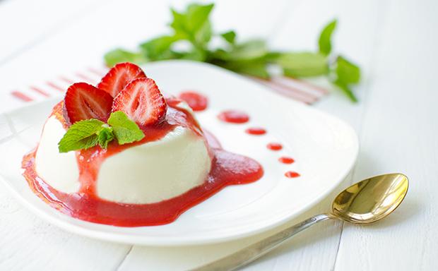 Panna Cotta mit Erdbeerspiegel