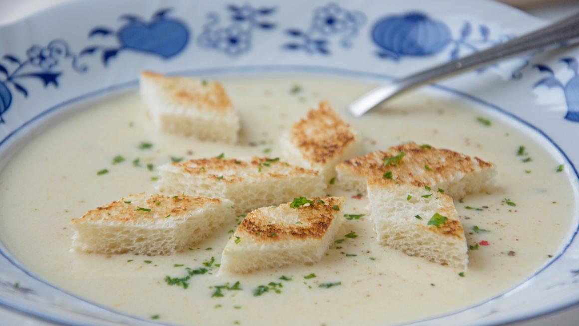 Weinschaumsuppe mit Lauch und Sellerie