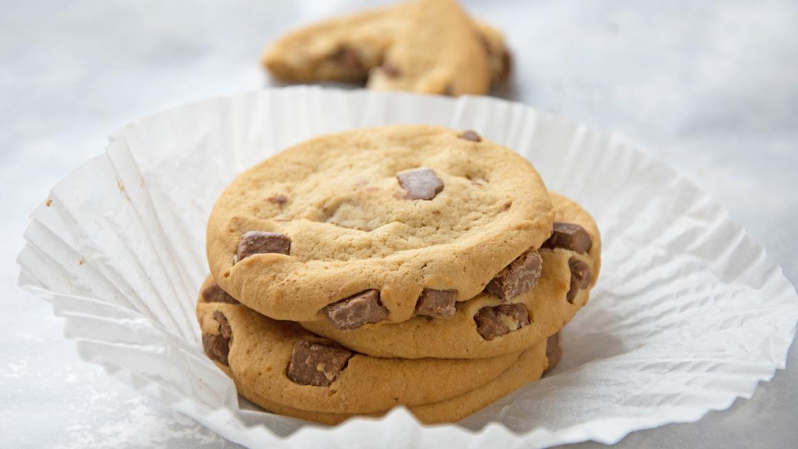 Haferflocken-Cookies mit dunklen Schoko-Chips