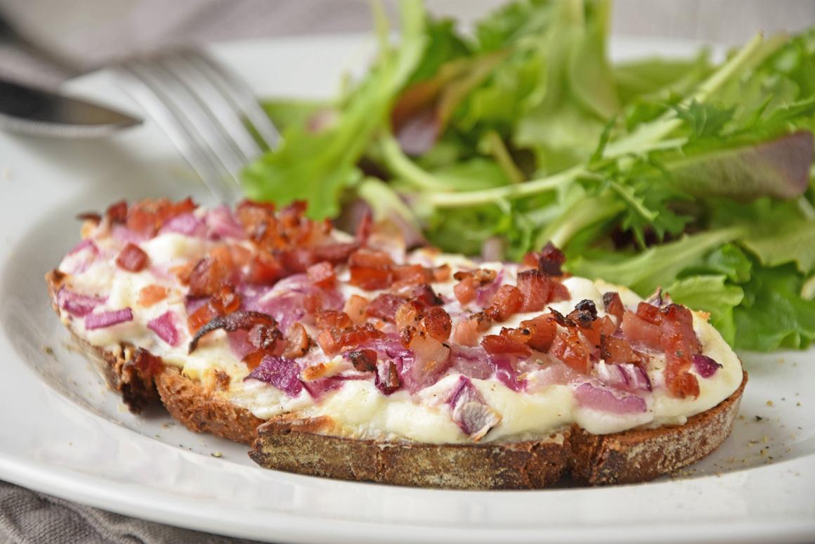 Zwiebel-Speck-Brote