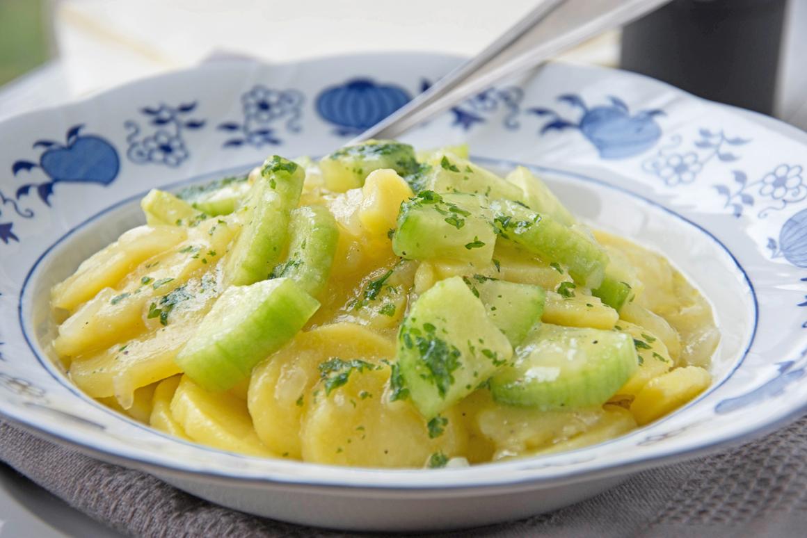 Kartoffelsalat mit Gurken