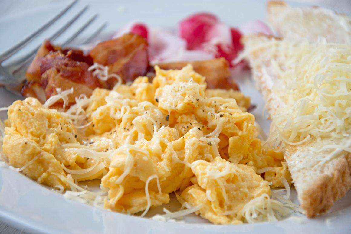 Rührei mit Käse