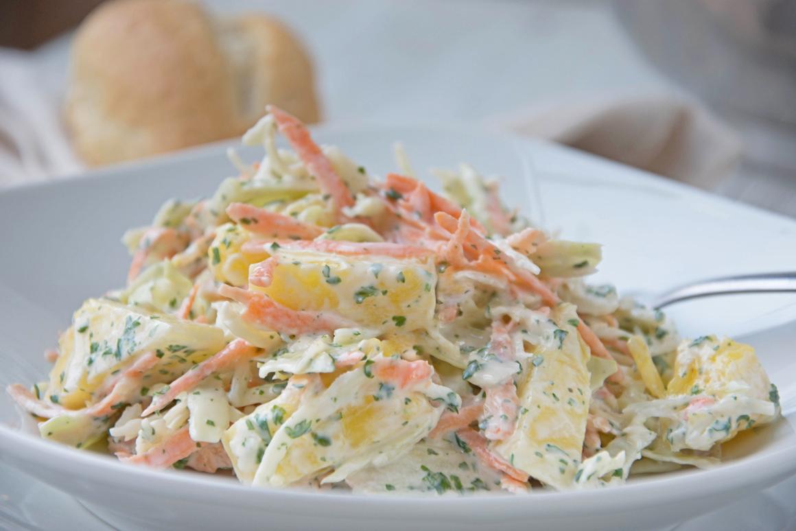 Coleslaw Salat mit Ananas