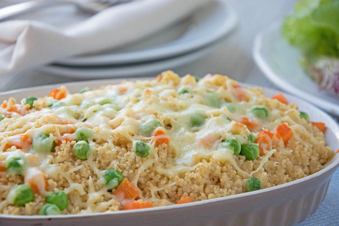 Hirsegratin mit Rüebli und Erbsen