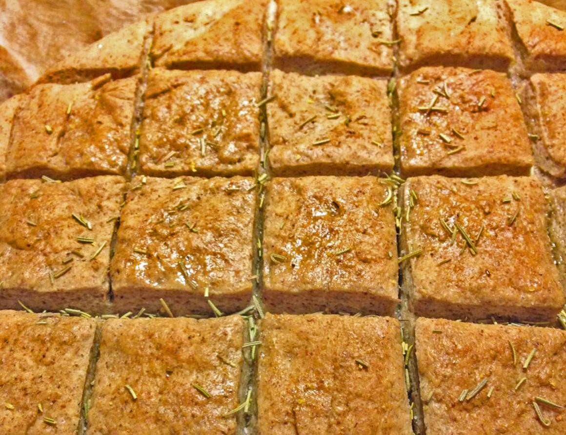 Focaccia mit Grillenmehl
