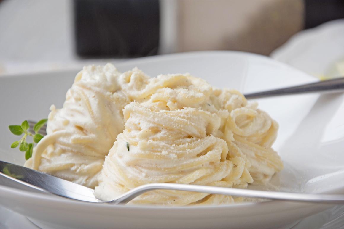 Spaghetti mit Käsesauce