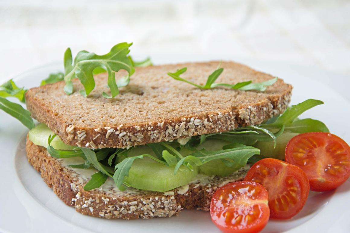 Käse-Rucola-Kernensandwich