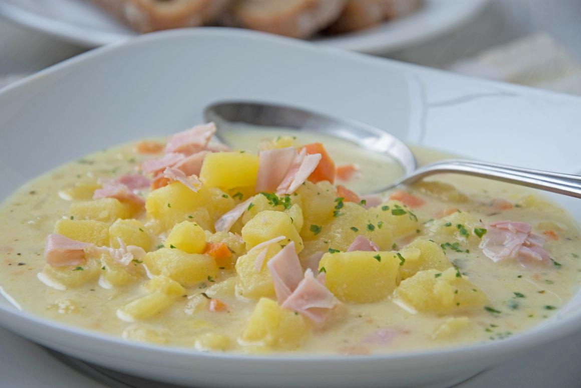 Kartoffelsuppe mit Schinkenwürfel