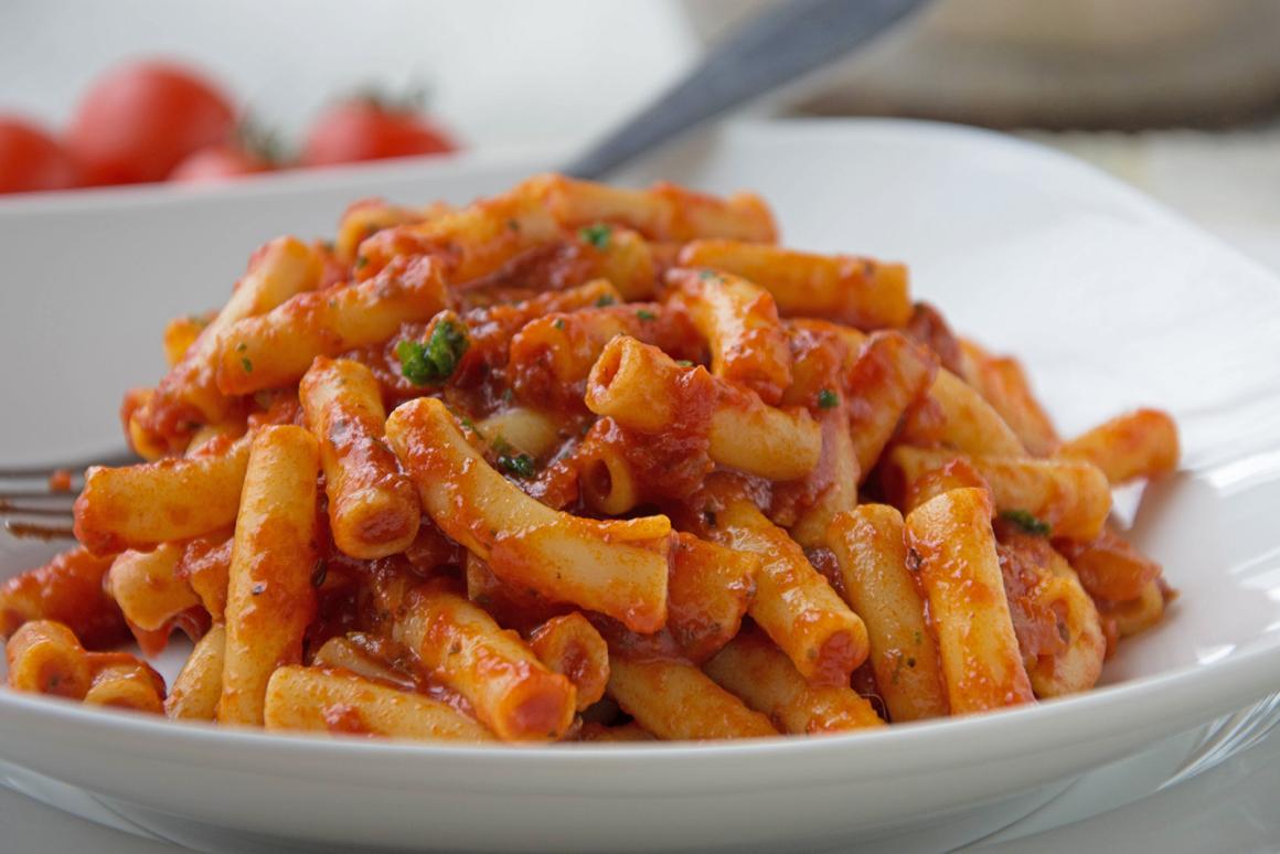 Makkaroni mit Tomatensauce
