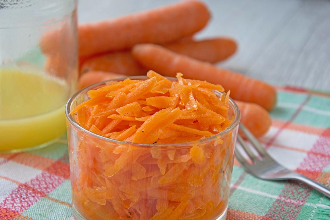 Veganer Rüeblisalat mit Orangensaft