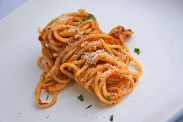 Spaghetti mit Tomaten-Pesto