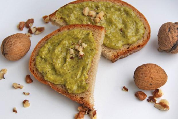 Basilikum-Baumnuss-Pesto
