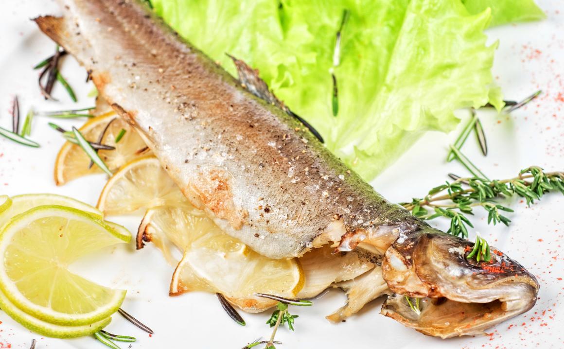 Forelle vom Grill mit Bratkartoffeln