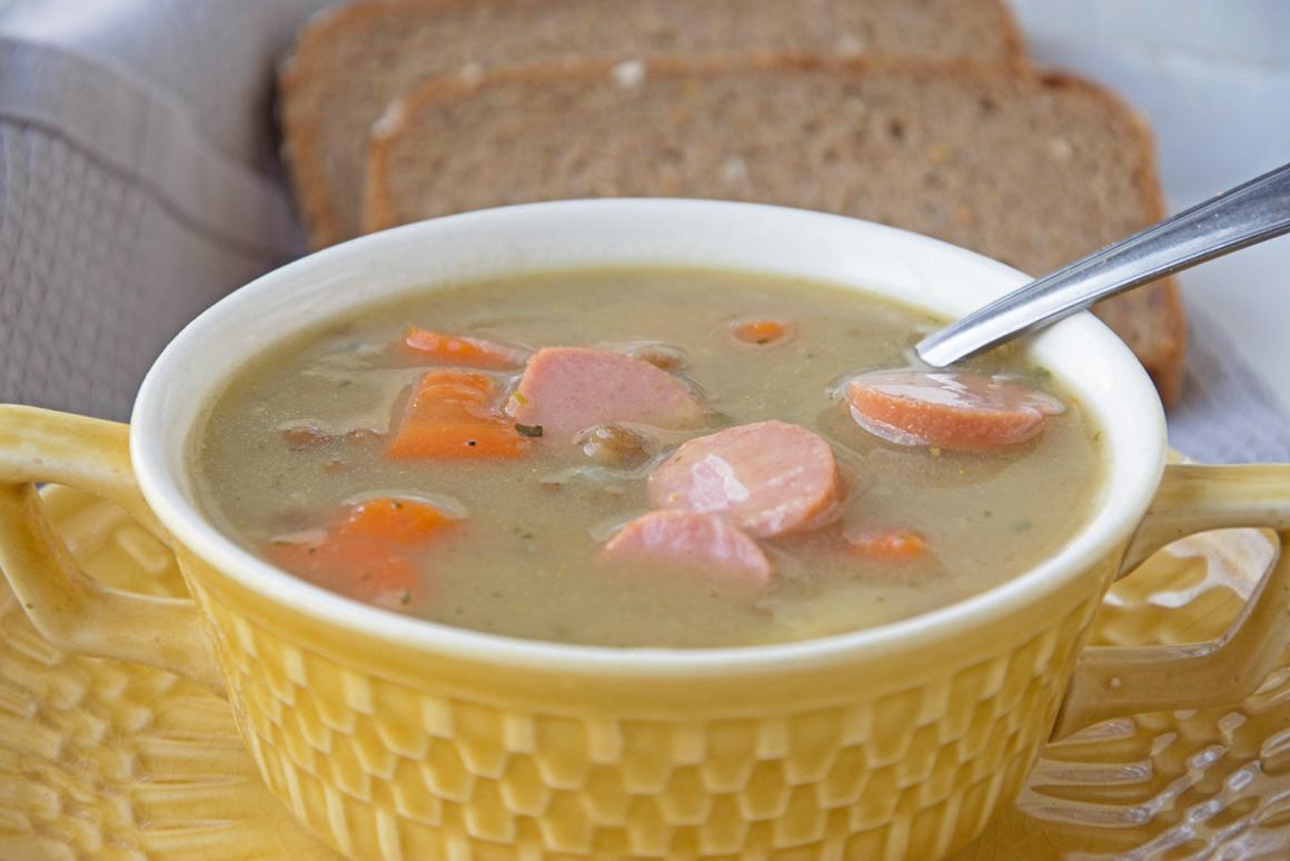 Linsensuppe mit Speck