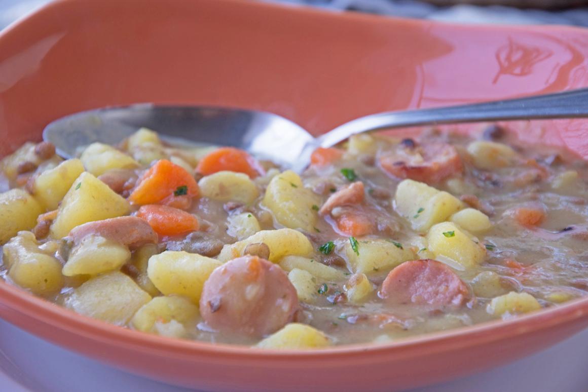 Linsensuppe mit Wienerli