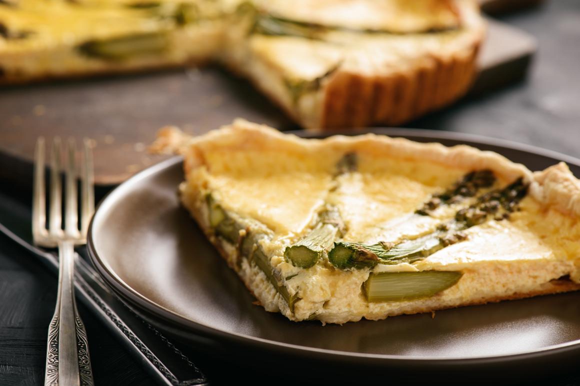 Spargeltarte mit Kartoffeln und Spinat