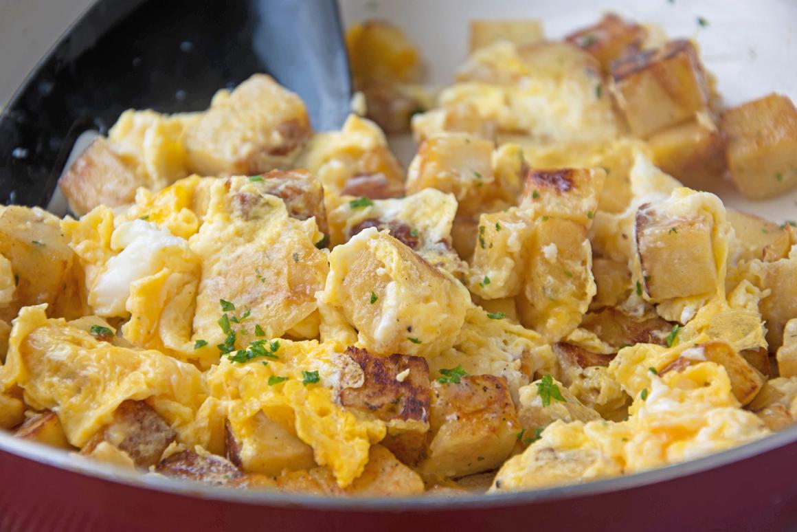 Geröstete Knödel mit Ei