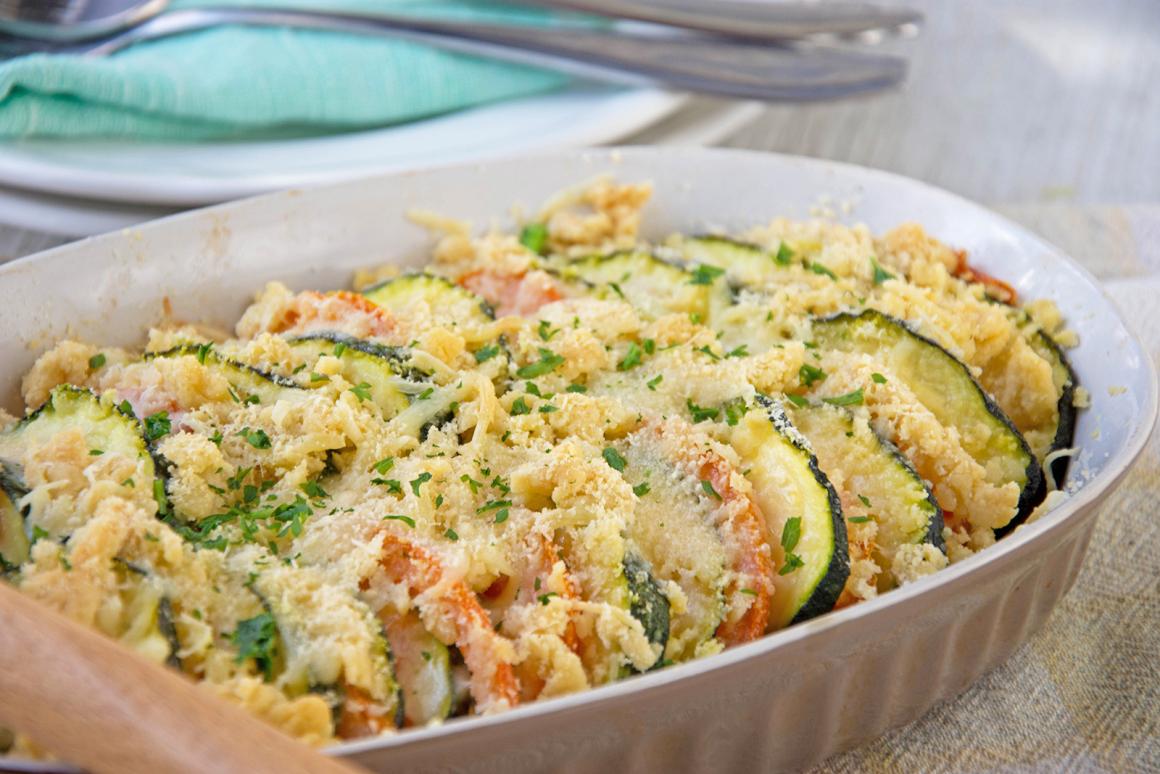 Zucchetti-Tomaten-Gratin mit Streusel - Rezept