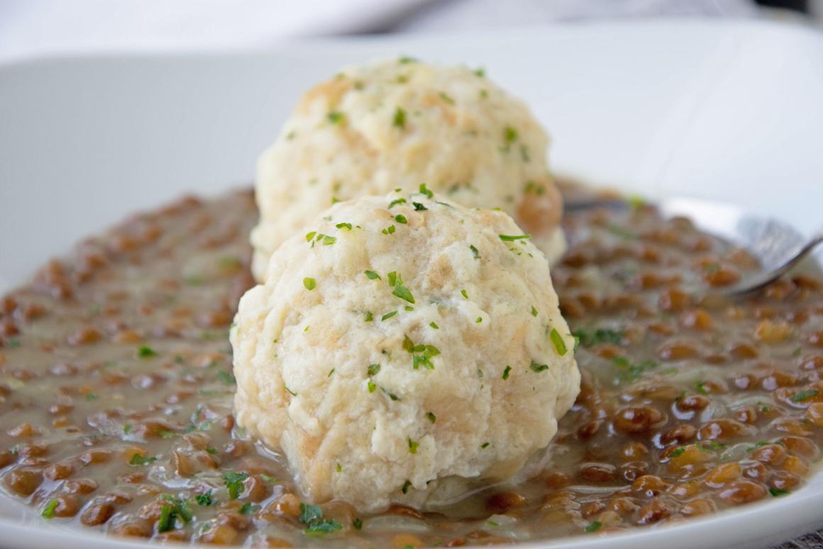 Knödel mit Toastbrot