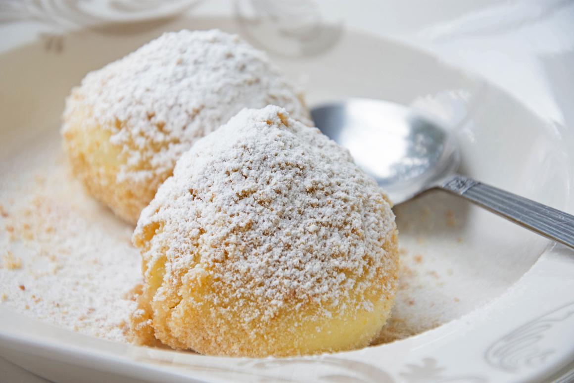 Marillenknödel mit Kartoffelteig