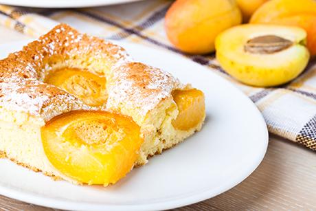 Osterkuchen mit Früchten