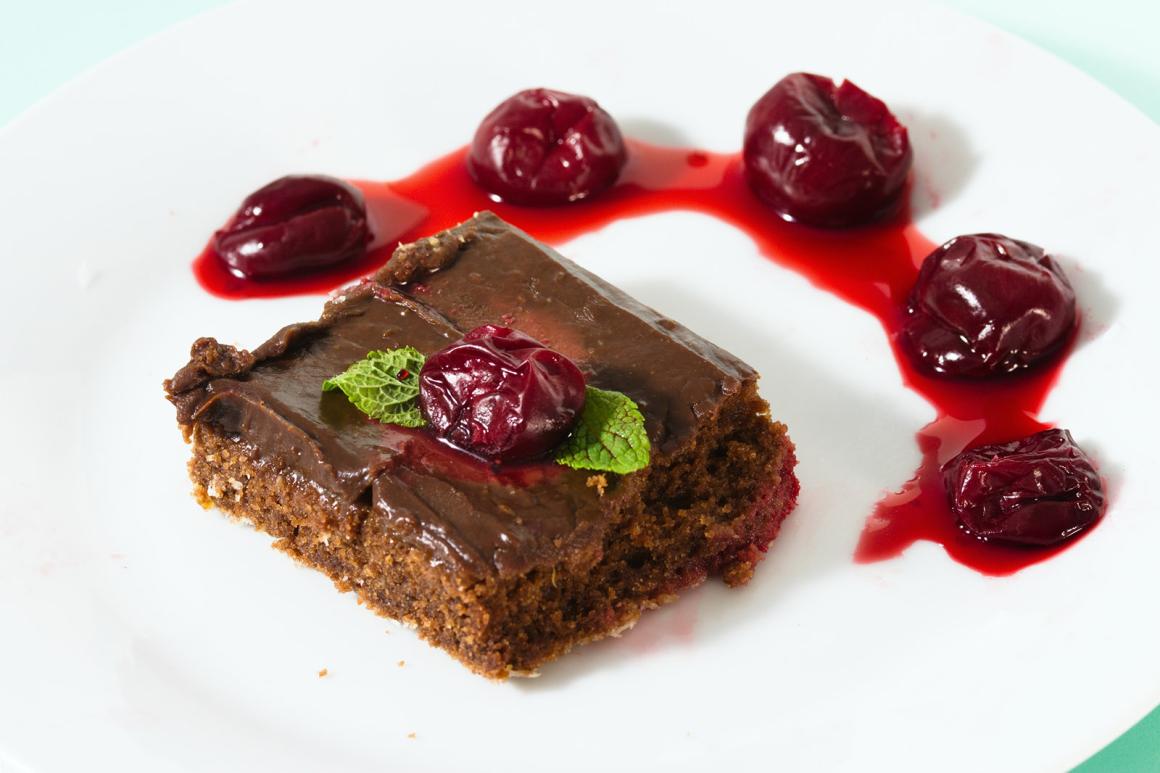 Brownie mit Früchten