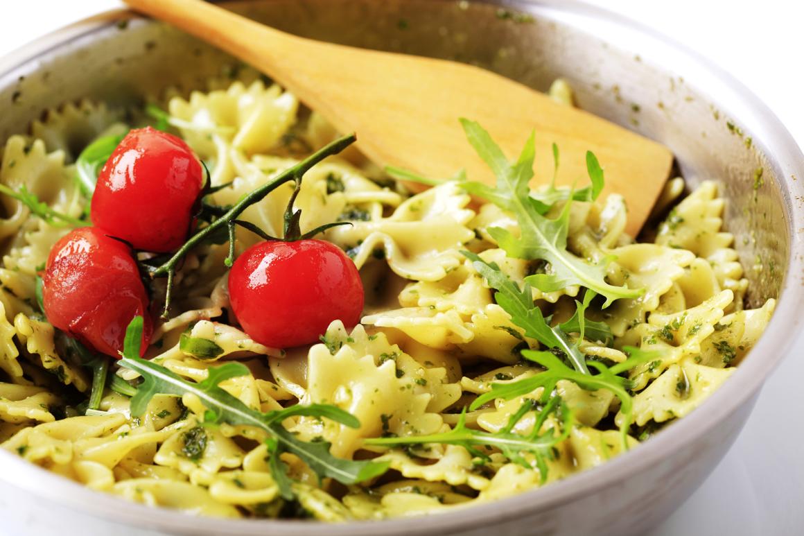 Farfalle-Salat mit Rucola