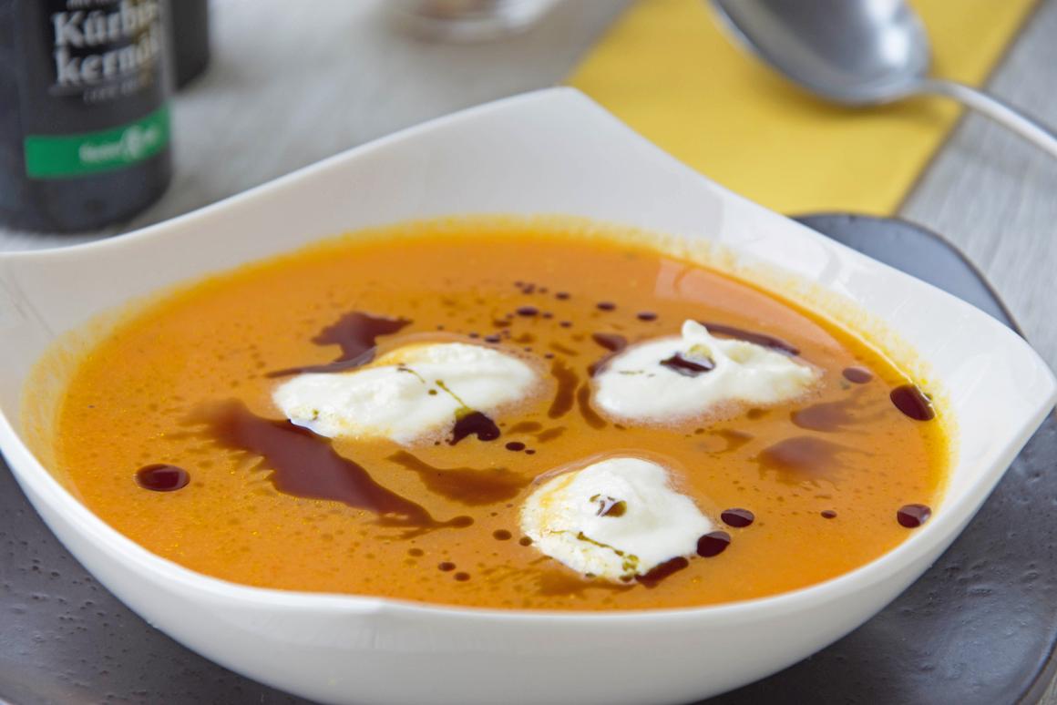 Kürbiscremesuppe mit Curry