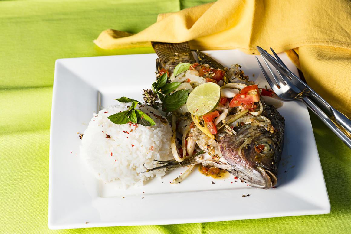Grillfisch mit Zitronen-Kräuterbutter