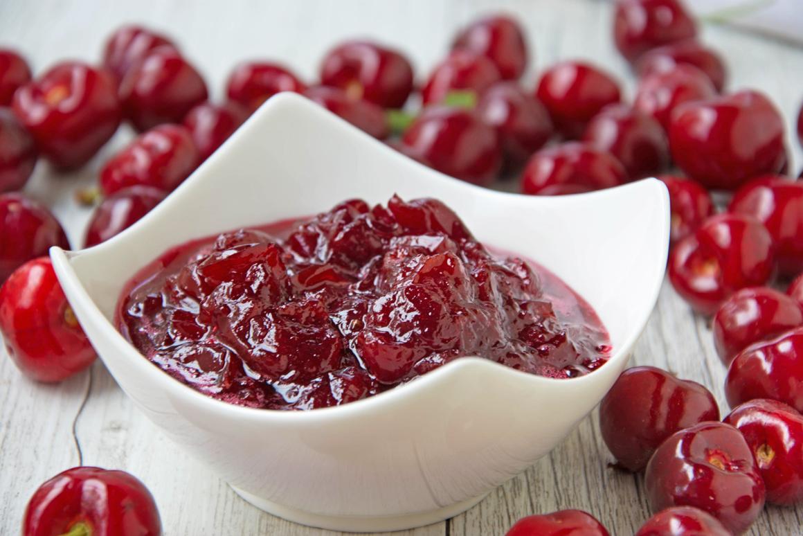Kirschkonfitüre mit Amaretto