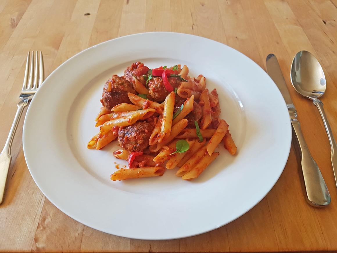Italienische Hackfleischbällchen mit Penne - Rezept