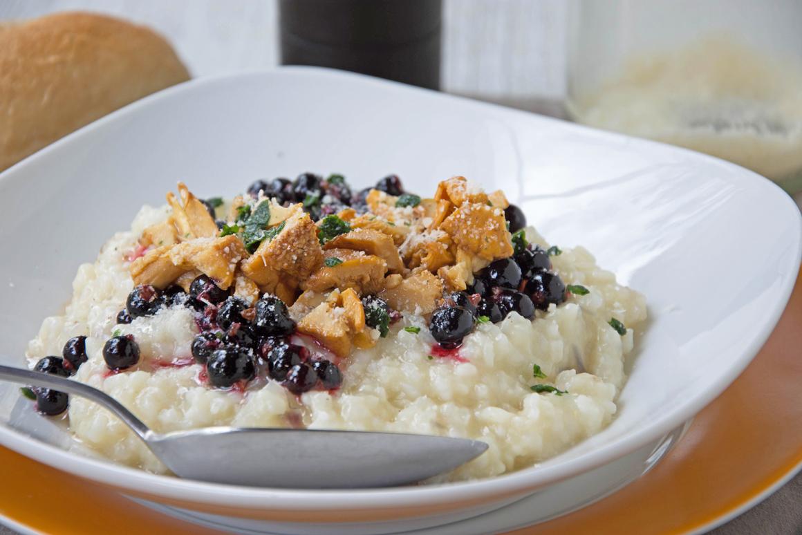 Risotto mit Pilzen und Heidelbeeren