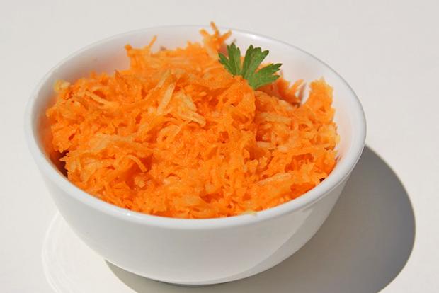 Einfacher Rüeblisalat