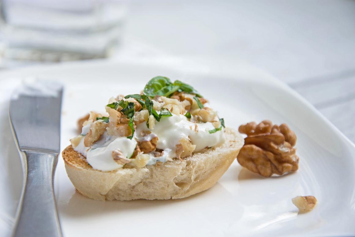 Basilikum-Feta-Aufstrich