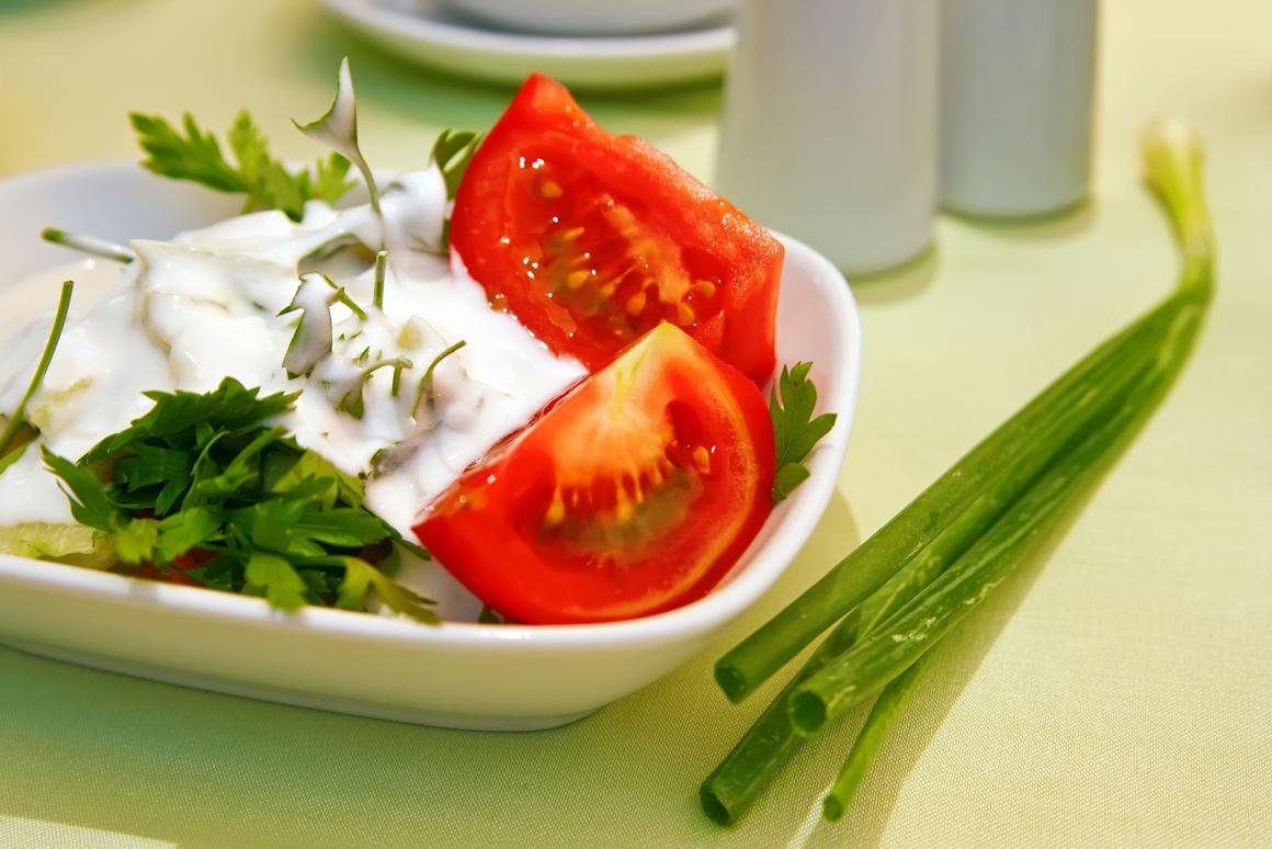 Erfrischende Tomaten-Raita