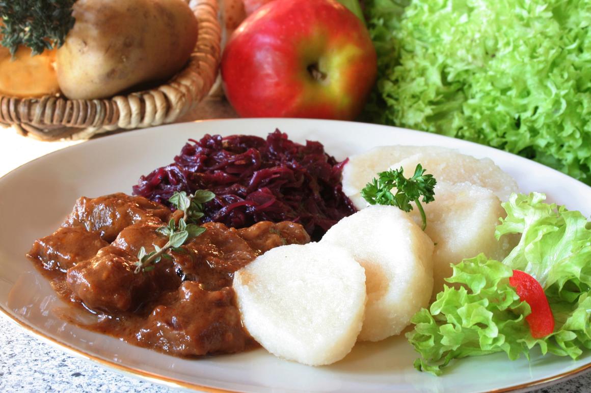 Rehpfeffer nach Bündner-Art - Rezept