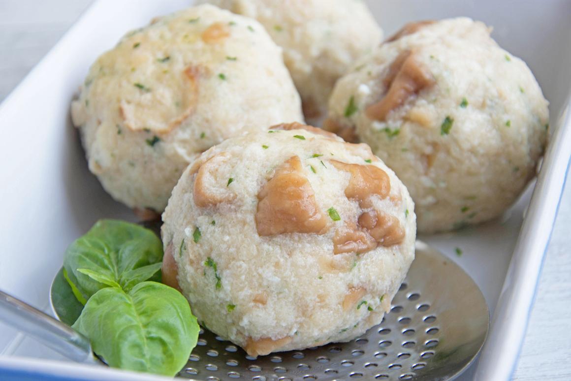 Knödel mit altem Brot