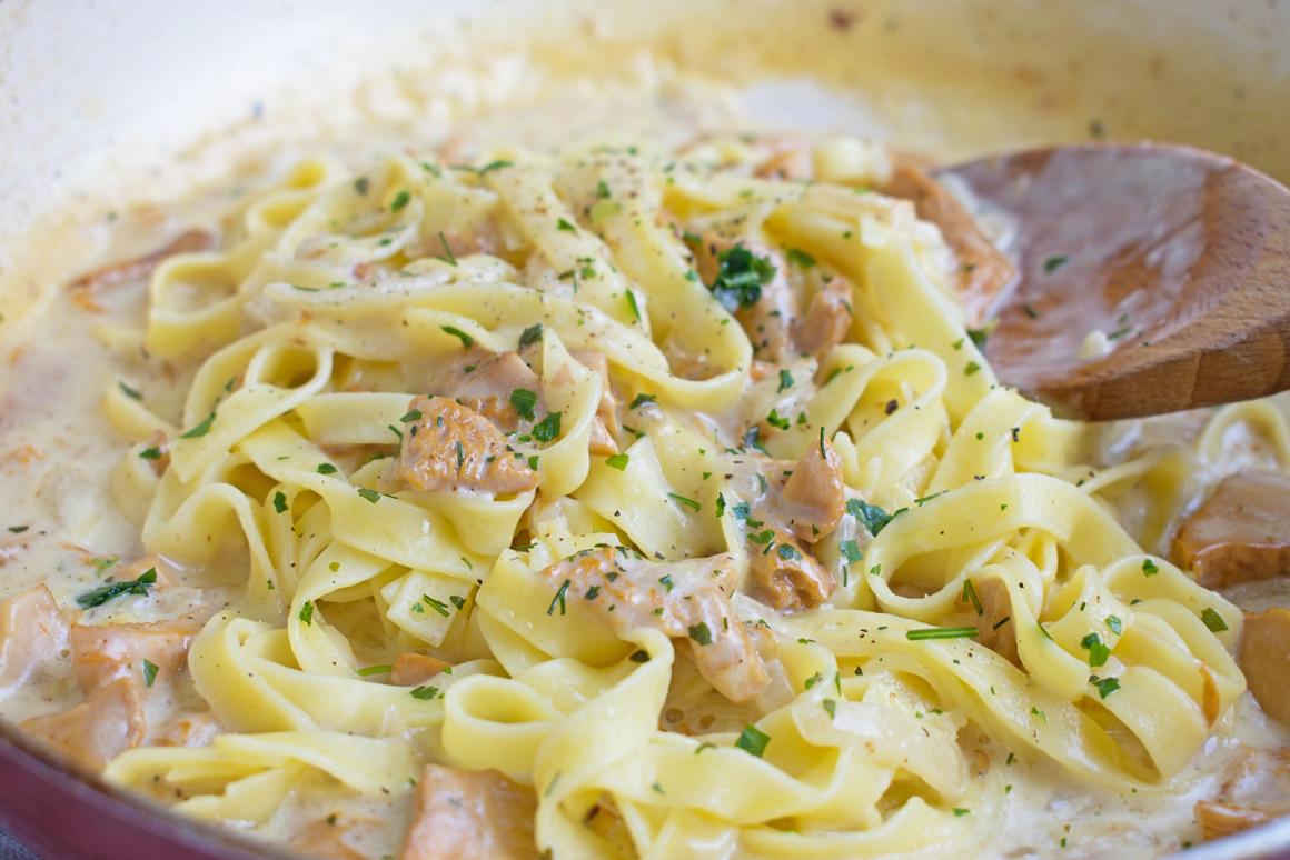 Tagliatelle mit Eierschwämmli