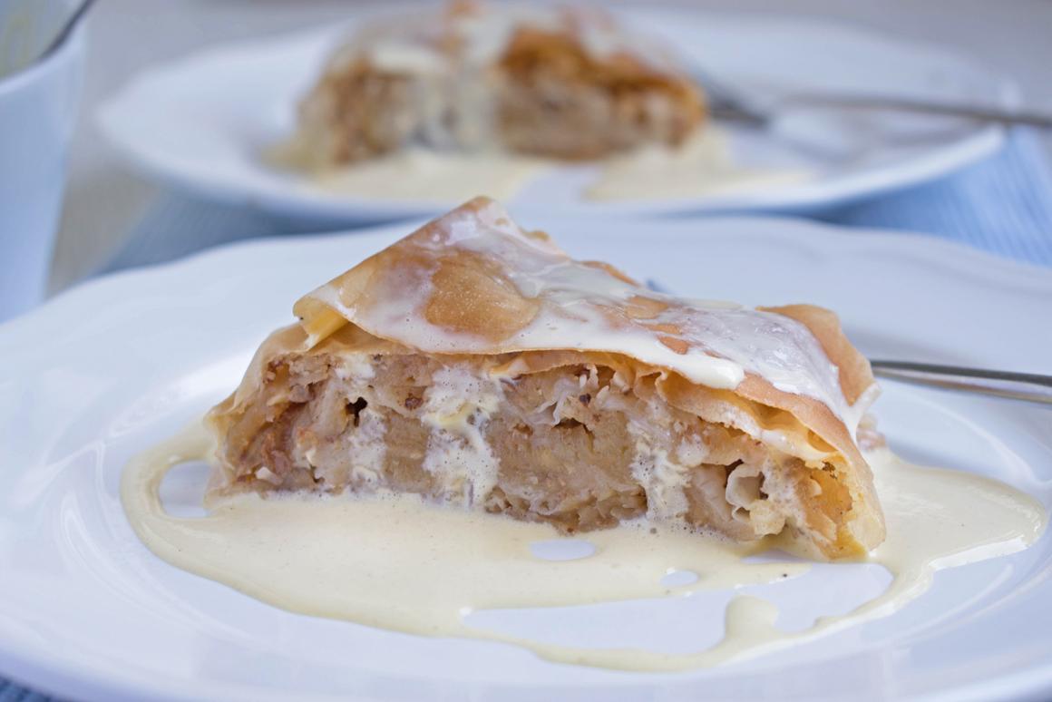 Apfelstrudel mit Vanillesauce