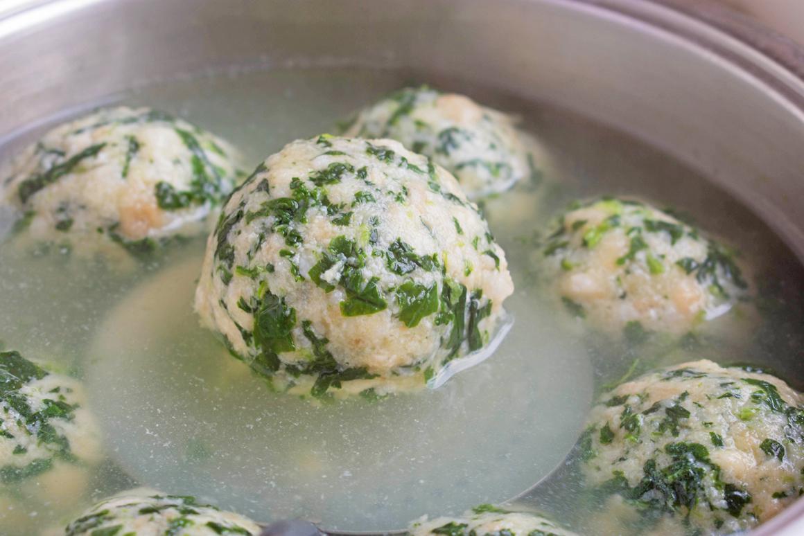 Spinatknödel mit frischem Blattspinat