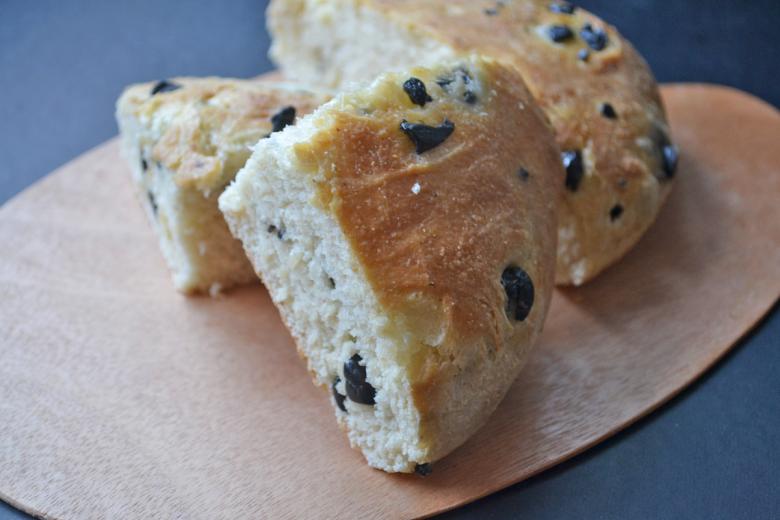 Einfaches Olivenbrot