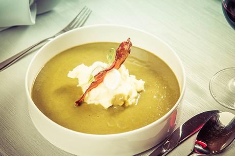Rieslingsuppe mit Bündnerfleisch