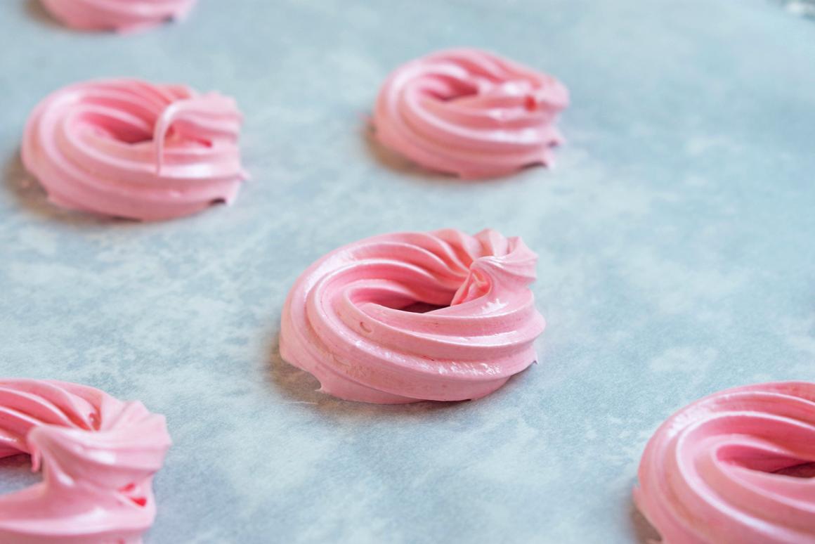 Rosa Meringues