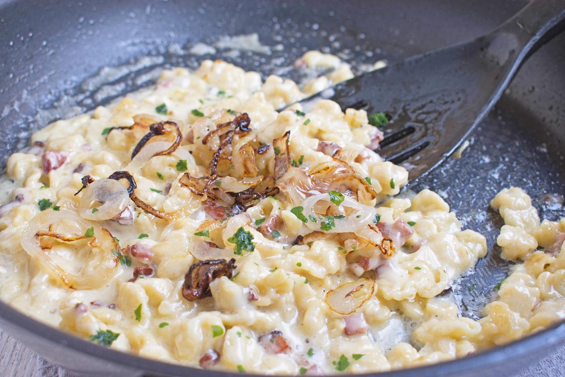 Spätzlipfanne mit Speck
