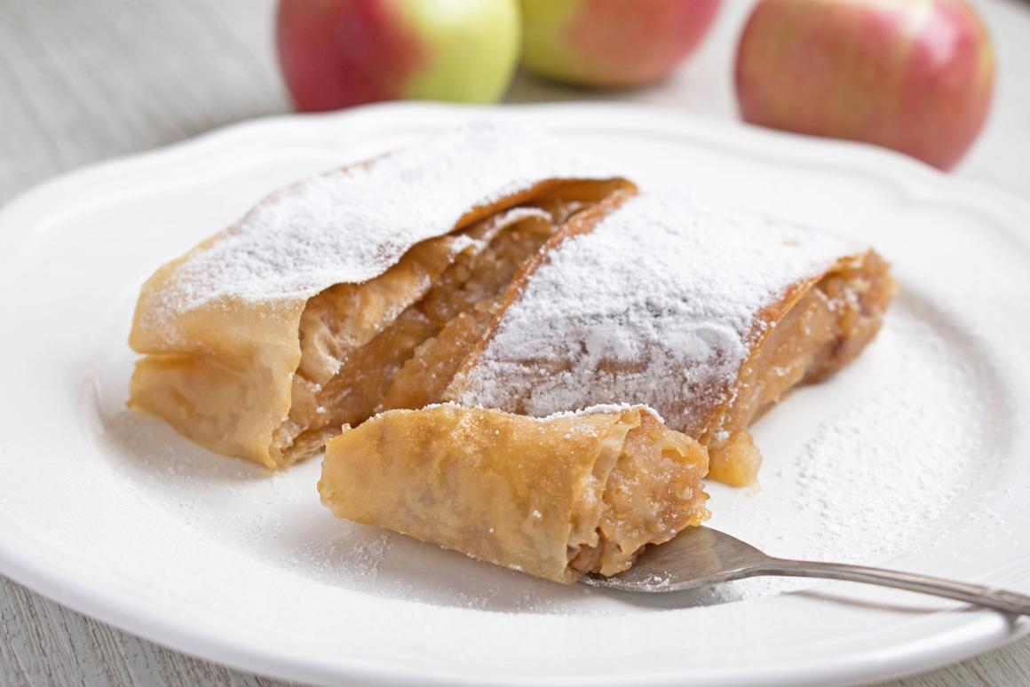 Ausgezogener Apfelstrudel