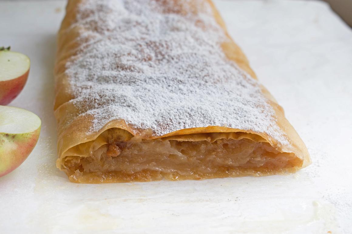 Apfelstrudel mit fertigem Strudelteig - Rezept
