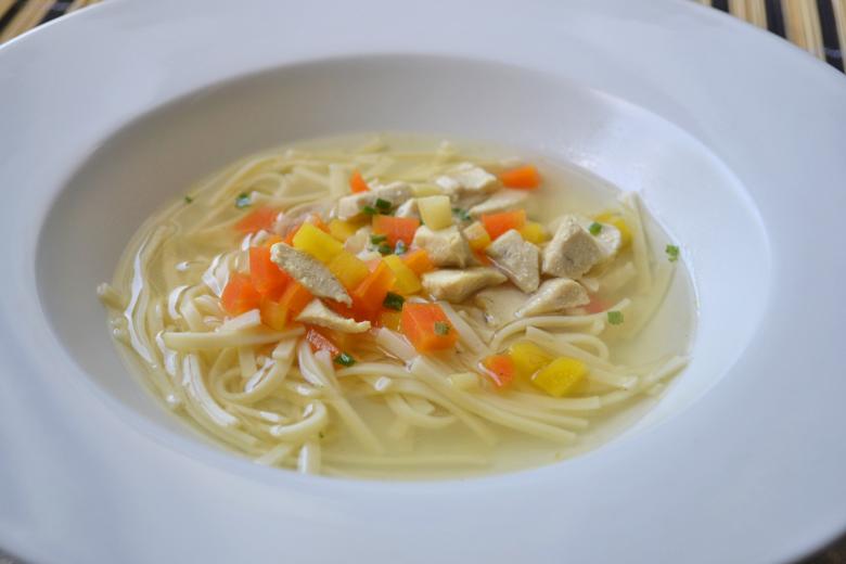 Hühnerbouillon