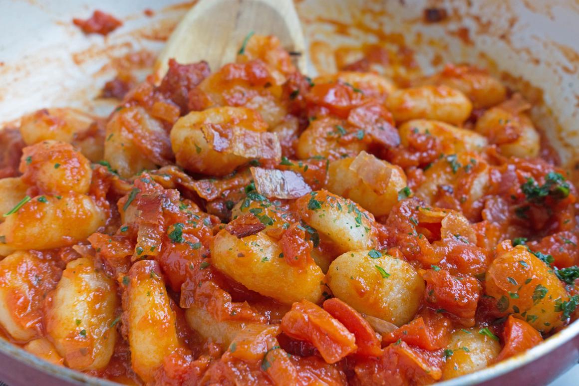 Tomatensauce mit Speck