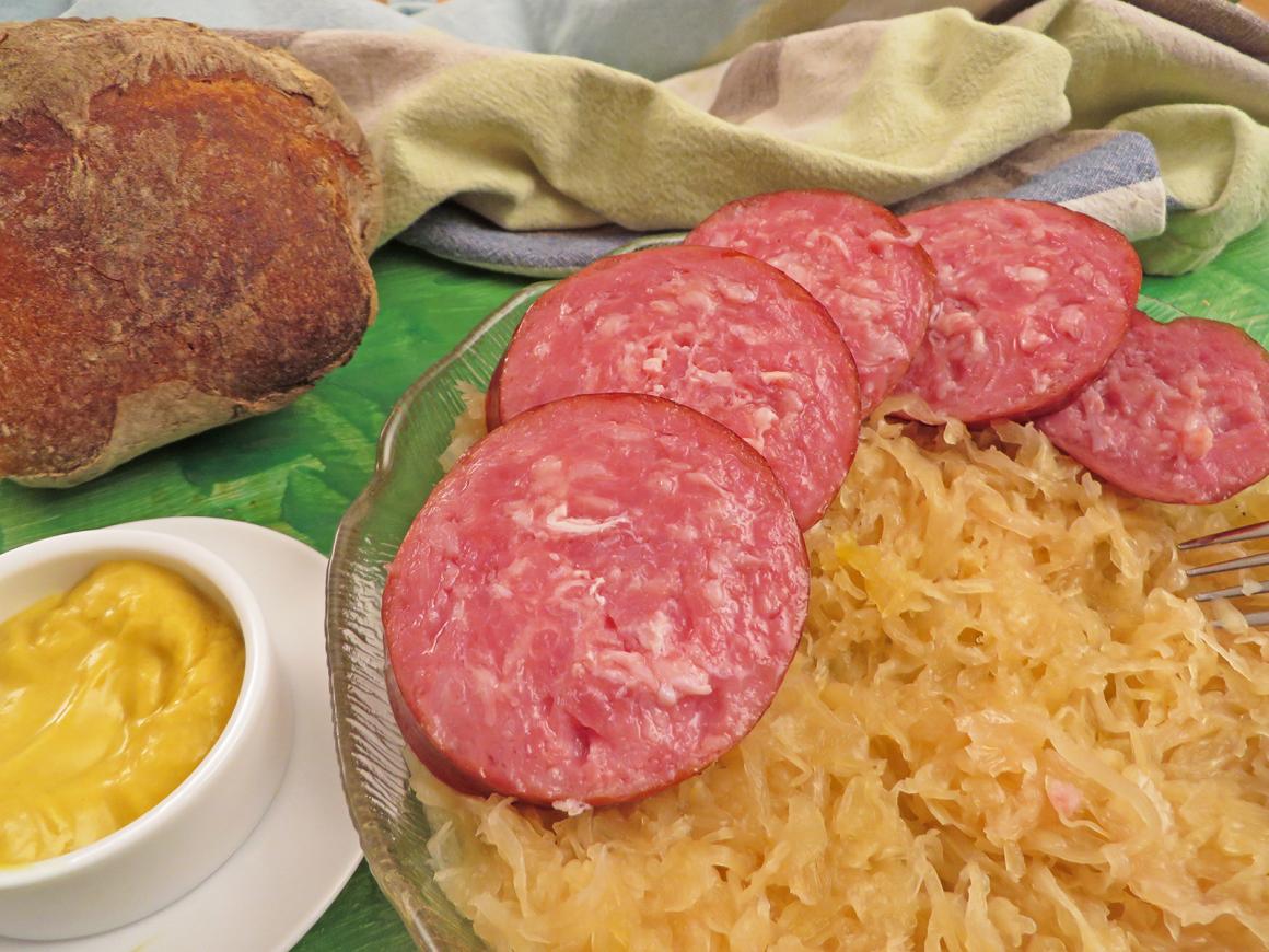 Saucisson mit Sauerkraut