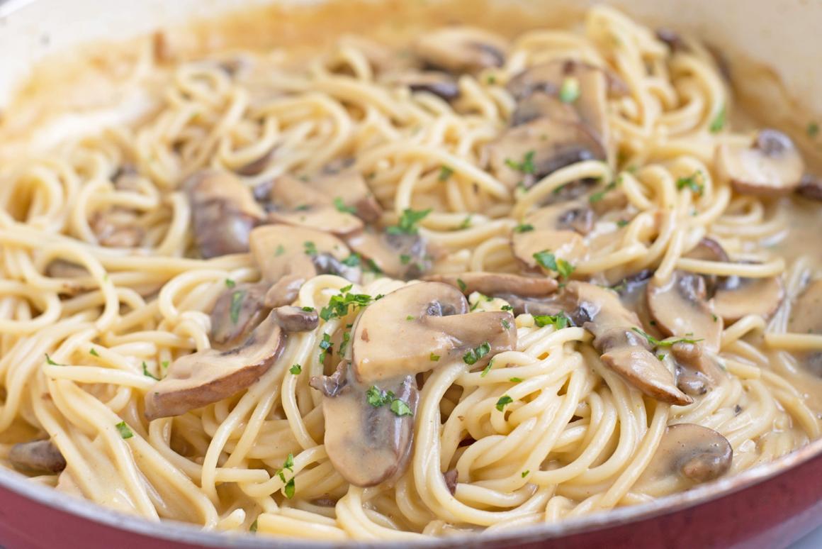 Spaghetti an Pilzrahmsauce